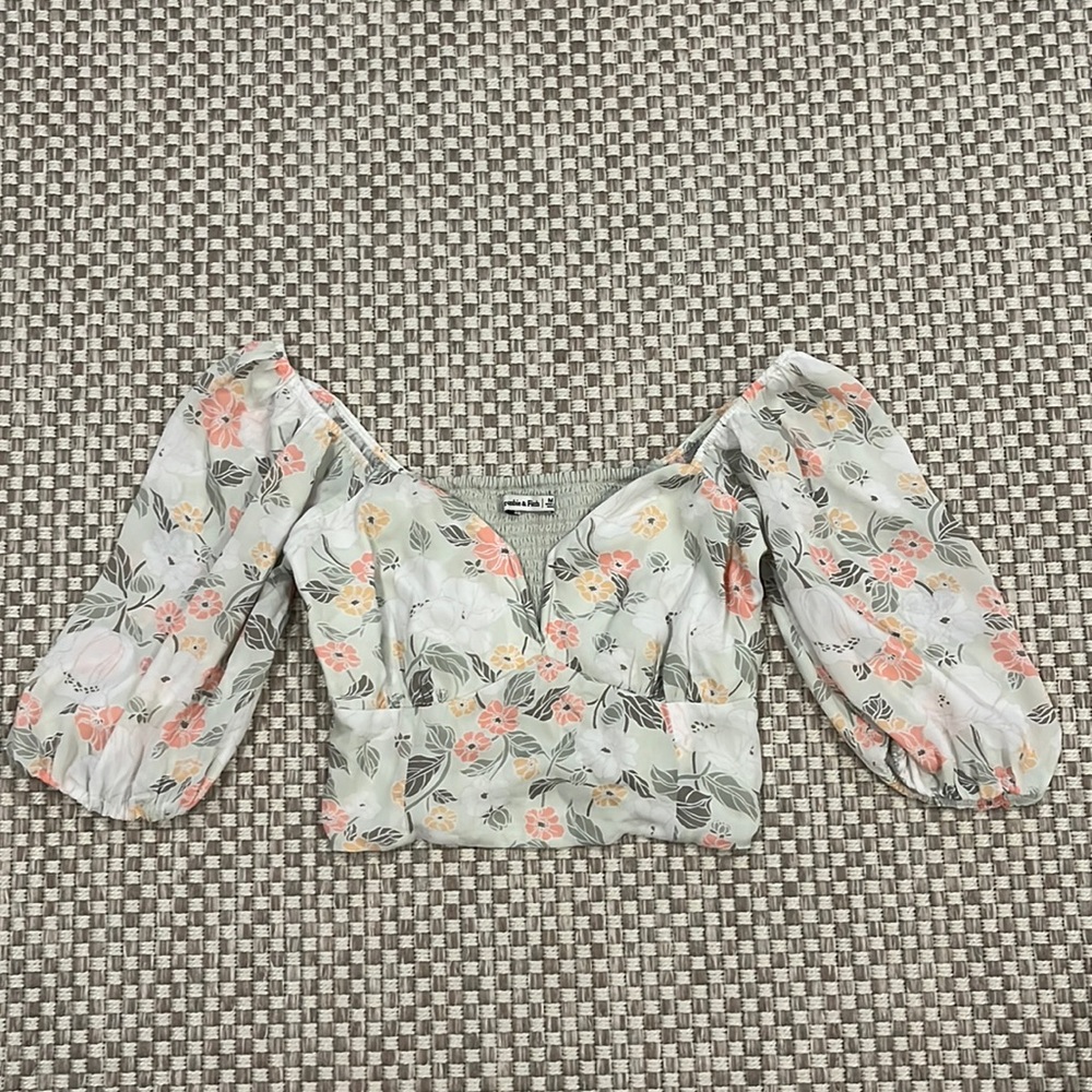 Abercrombie & Fitch floral printed puff sleeve blouse, women’s medium